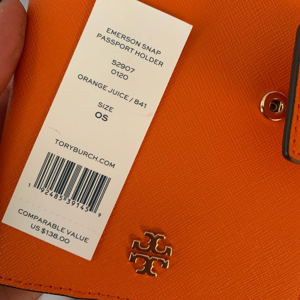 Last one 🎁New Tory Burch passport wallet 💝 - Picture 3 of 5